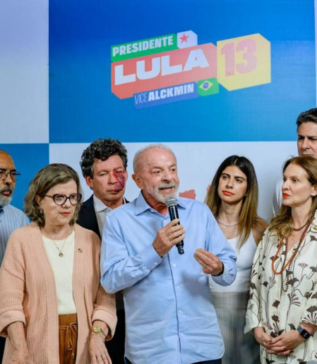 Lula celebra avanço do fim da 6x1 e defende investimento público