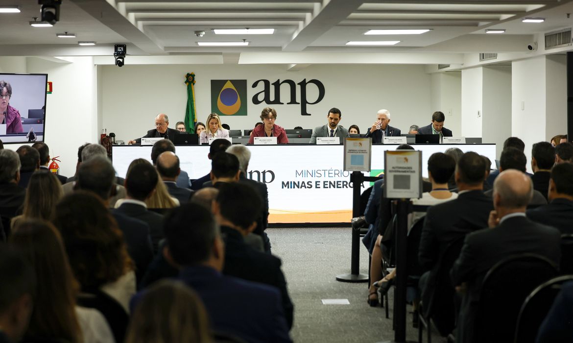 Leilão da ANP arrecada R$ 3 bilhões com a venda de 49 blocos