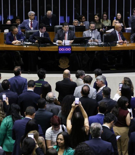 Alcolumbre marca votação da PEC pelo fim da 6x1 para quarta-feira