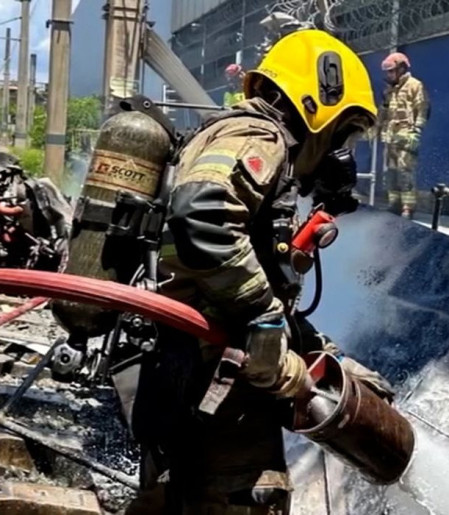Piloto morre após queda de avião em pátio de manutenção do metrô de BH