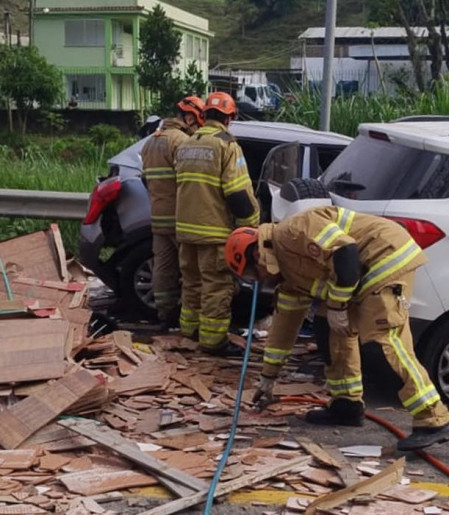 Acidente na BR-393, no RJ, deixa cinco mortos e nove feridos 