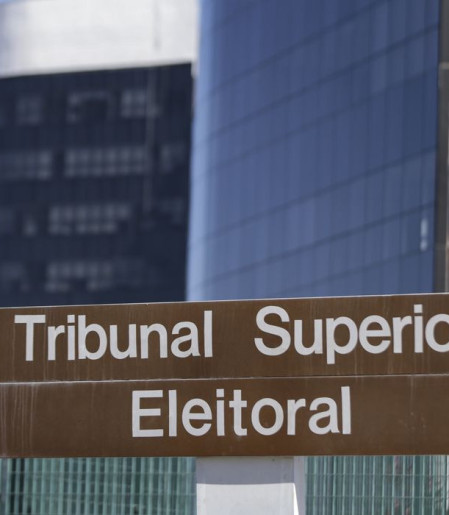 TSE barra anúncios de Lula acusando Flávio de ser contra escala 6x1
