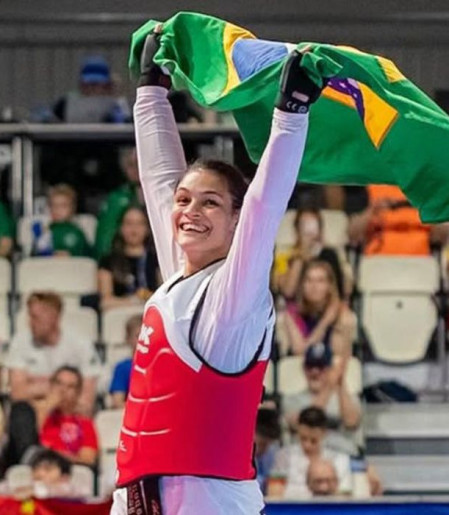 Maria Clara Pacheco é ouro em 3ª etapa do Grand Prix de taekwondo