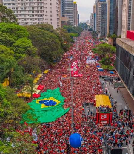 Campanha de Lula aciona TSE após post falso sobre comício na Paulista