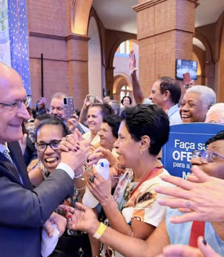 Em Aparecida, Alckmin pede isenção da Justiça Eleitoral