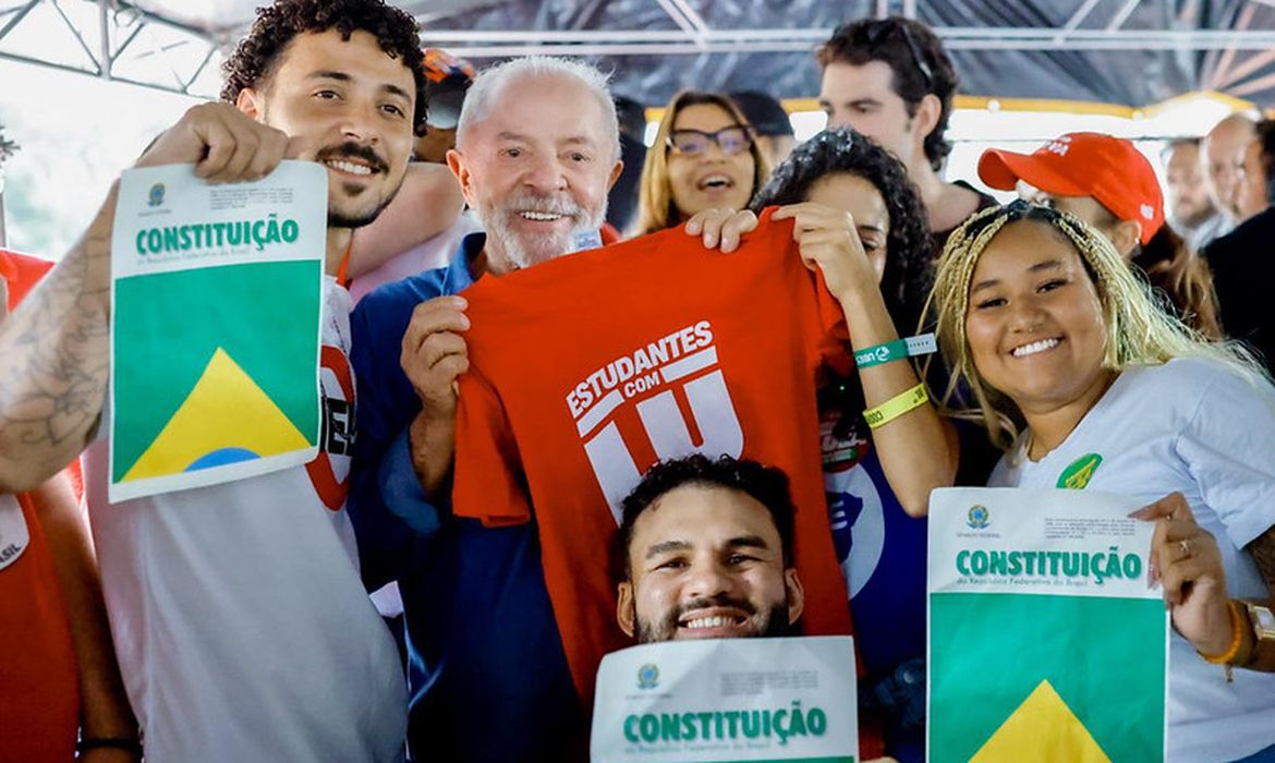Lula garante versão universitária do Pé de Meia caso seja reeleito