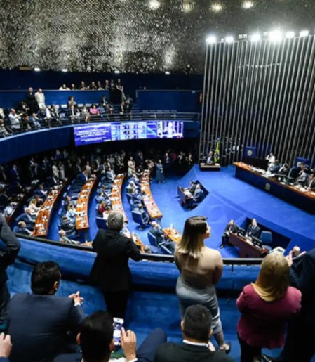 Senado vota PEC pelo fim da escala 6x1