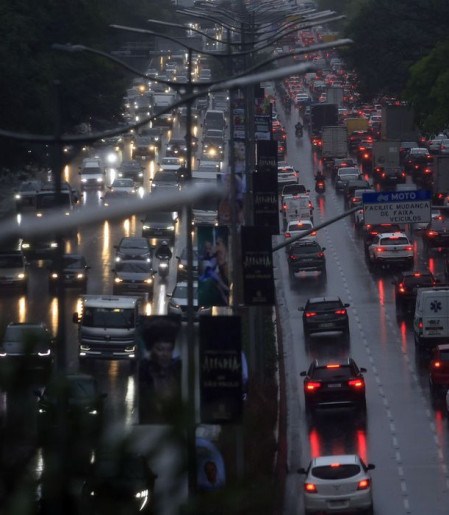 Chuva alaga ruas do centro e deixa um morto na zona norte de São Paulo