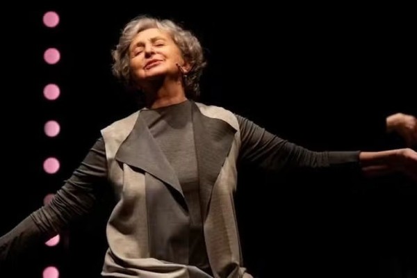 Ana L&uacute;cia Torre celebra 80 anos de vida e 60 de carreira em espet&aacute;culo inspirado nas letras de Chico Buarque