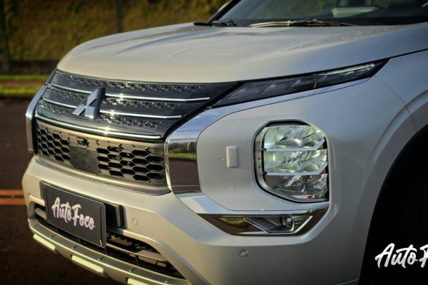 Modelo conta com motor 2.4 a gasolina e outros dois motores elétricos - Divulgação