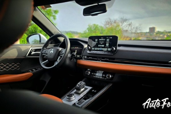 Interior impressiona, mas também proporciona conforto ao motorista - Divulgação