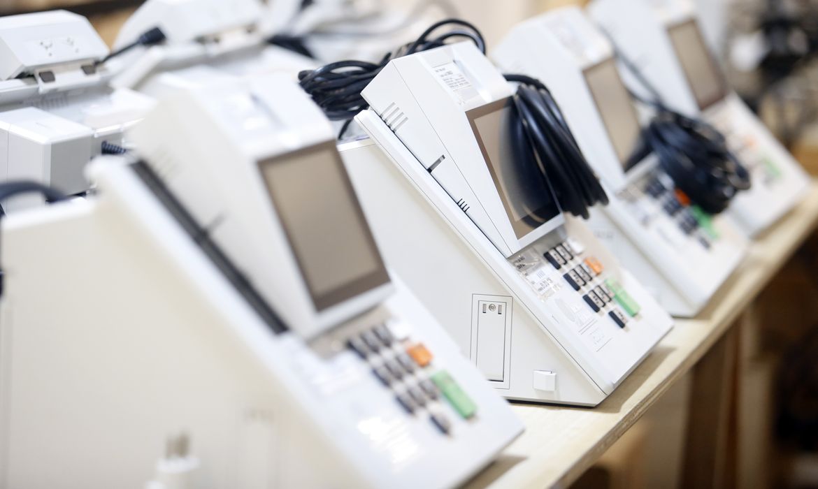 Estado de SP começa a preparar mais de 114 mil urnas para o 2º turno