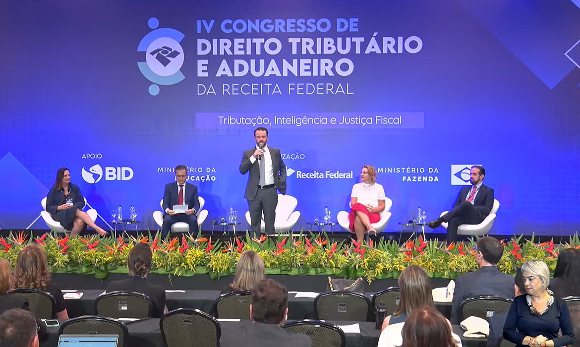 Durigan defende Receita como plataforma de inteligência do Estado