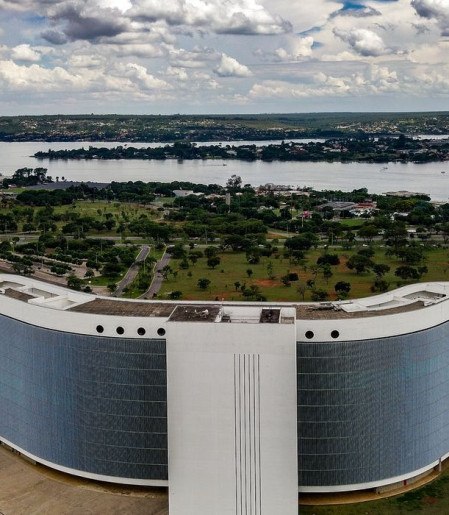 TSE determina isonomia após IA da Meta barrar imagens de Lula
