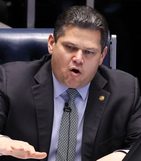 Alcolumbre vai promulgar fim da escala 6x1 nesta sexta