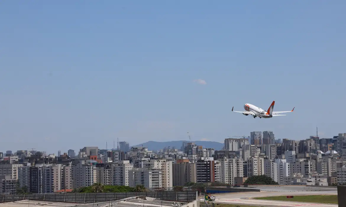 Anac estabelece regras mais restritivas para aviação em Congonhas (SP)