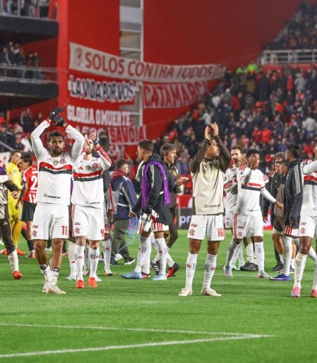 Sem chutar a gol na Argentina, Flamengo sobrevive na Libertadores