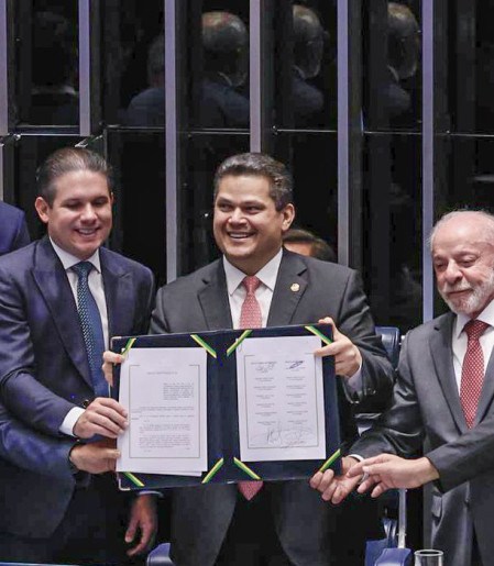 Alcolumbre homenageia Paim no fim da 6x1; entenda motivo