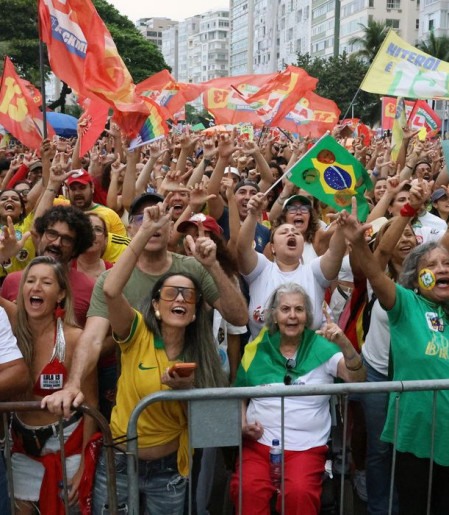 Ato em apoio à democracia e a Lula reúne milhares no Rio e Brasília