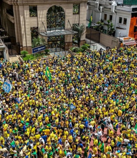 Campanha de Flávio Bolsonaro realiza manifestação na Paulista