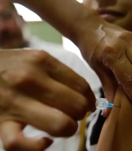 Consultas por lesões pré-cancerígenas caem após vacina contra HPV