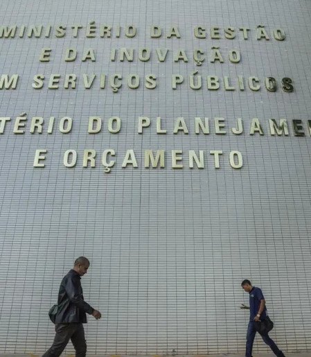 Governo pretende realocar R$ 20 bilhões no Orçamento de 2027