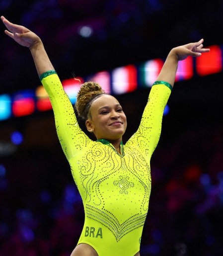 Rebeca, Flavinha e Lorrane avançam às finais do Mundial de Ginástica 