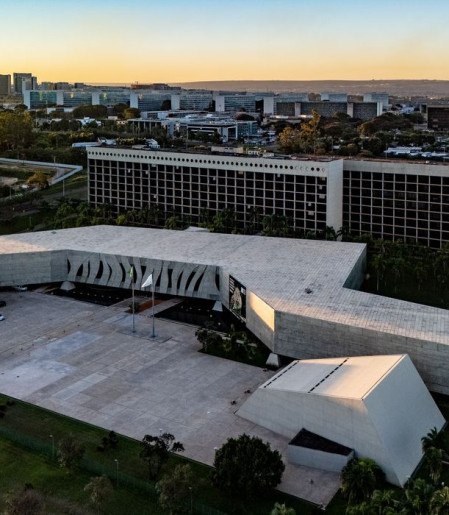 Ao TSE, Meta nega tratamento desigual entre candidaturas presidenciais