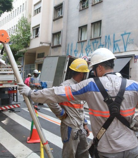 Procon paulistano multa Enel por falhas no fornecimento de energia