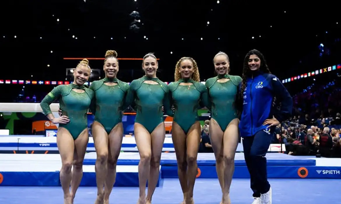 Brasil fica em 5º lugar na final por equipes do Mundial de Ginástica 