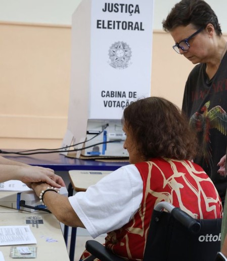Primeiro turno contou com 43% mais eleitores de ao menos 70 anos