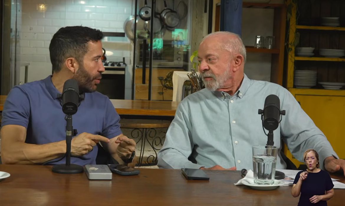 Lula participa de live do exército e estimula ida de idosos às urnas