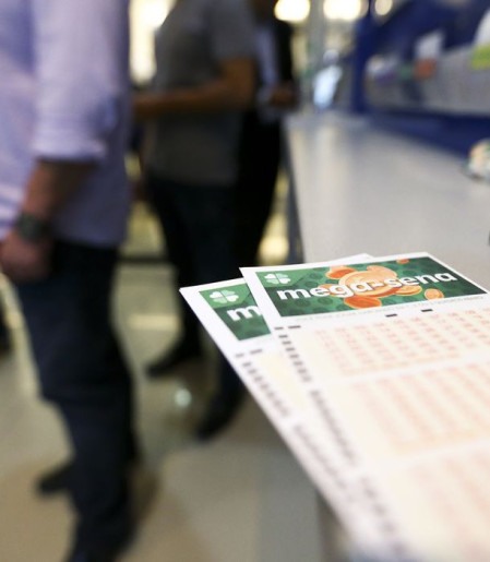 Mega-Sena sorteia prêmio acumulado em R$ 230 milhões neste sábado