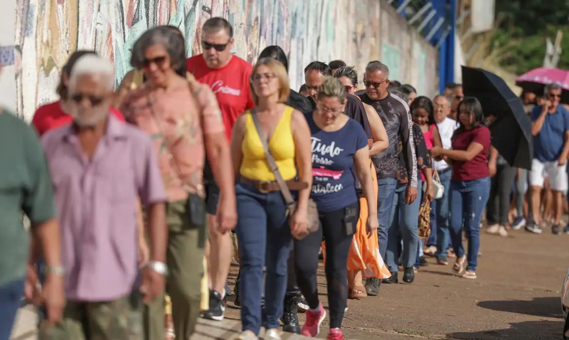 Lula pede prorrogação de votação em cidades com falhas no transporte