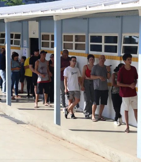 Zanin manda ampliar horário de votação até as 19h em todo o país