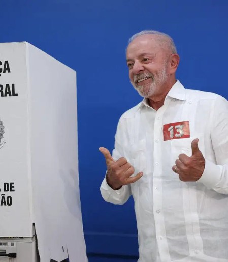 Lula vota e enaltece mobilização popular: "nunca vi nada igual"