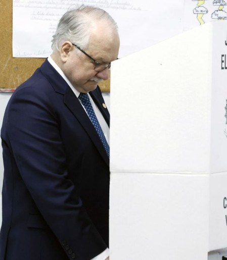 Vontade das urnas precisa ser respeitada, afirma Fachin após votar 