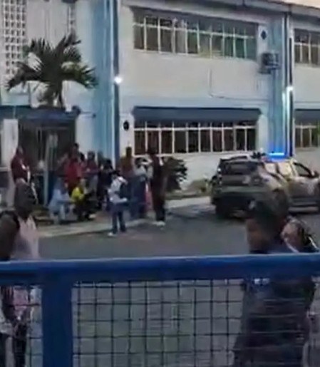 Eleitores relatam urnas fechadas e falta de transporte em Salvador