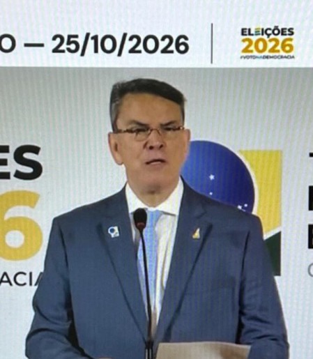 Presidente do TRE-RJ pede aos eleitores que compareçam às urnas 
