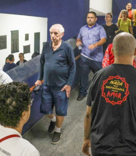 "Não poderia ficar de fora", diz idoso que votou 10 dias após cirurgia