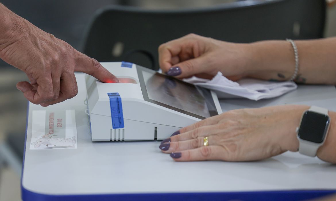 Plebiscito: eleitores de 6 cidades decidem transferência de distritos 