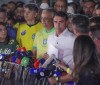 Moraes manda Flávio entregar passaporte e o proíbe de deixar o país 