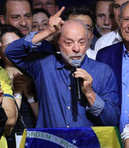 Vamos mudar o jeito de governar este país, diz Lula