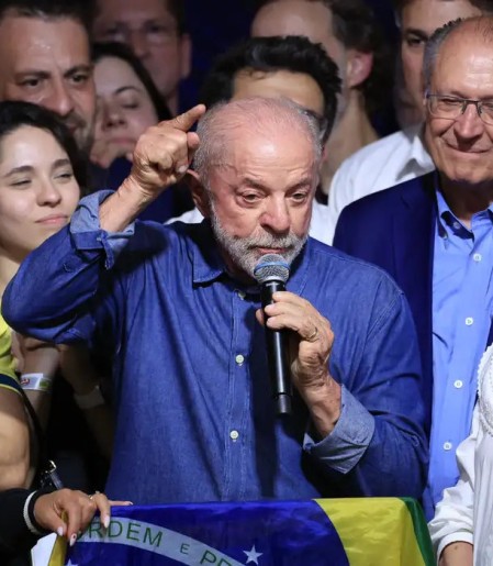 Motta e Alcolumbre, líderes do Congresso Nacional, parabenizam Lula