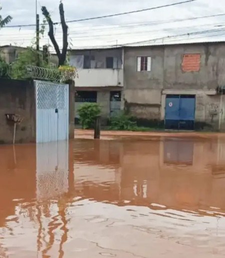 Bombeiros encontram corpo de mulher levada por correnteza 