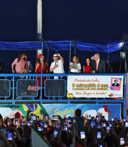 Ato vergonhoso, diz Lula sobre fuga de Flávio Bolsonaro