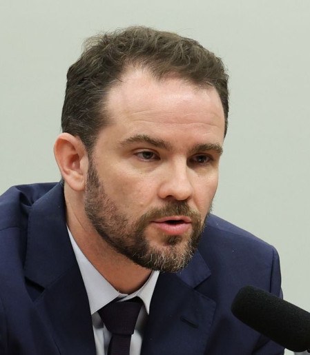 Governo buscará cumprir meta fiscal com diálogo, diz Durigan