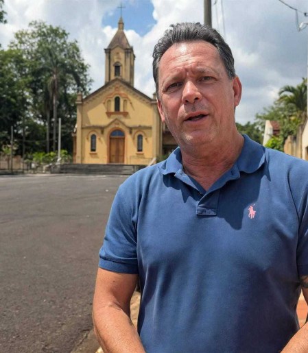 Franco Ferro e a Matriz de Bonfim Paulista - imagem retocada por IA
