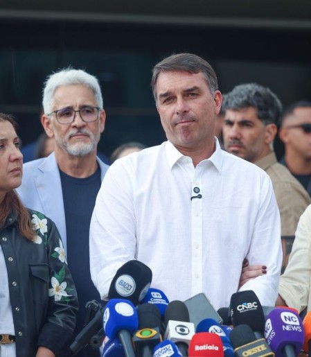 STF nega ter ordenado buscas em endereços de Flávio Bolsonaro