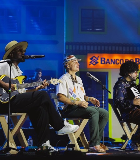 Jotapê, João Gomes e Mestrinho no palco: promessa de emoções